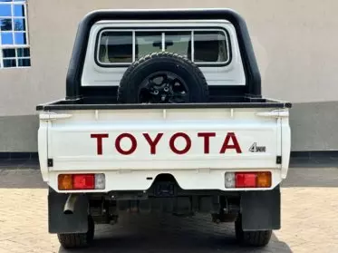 Toyota Land Cruiser 79 Double Cabin