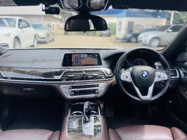 BMW 740