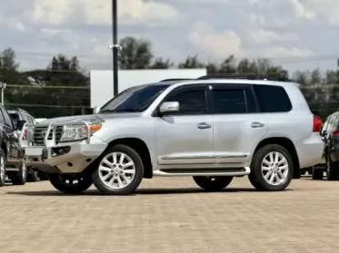 Toyota Land Cruiser V8