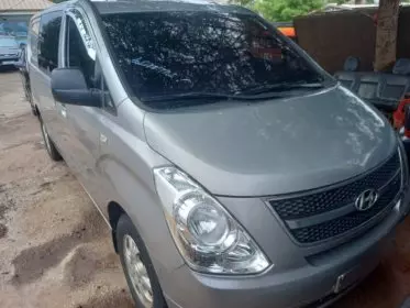 Hyundai H-1 Starex