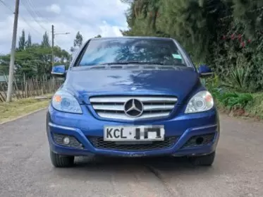 Mercedes-Benz B 180