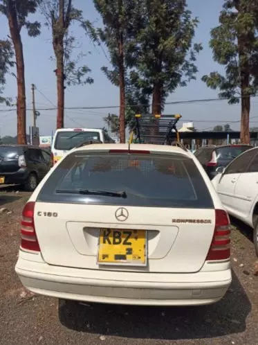 Mercedes-Benz C 180