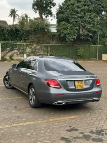 Mercedes-Benz E 200