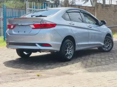 Honda Grace Hybrid