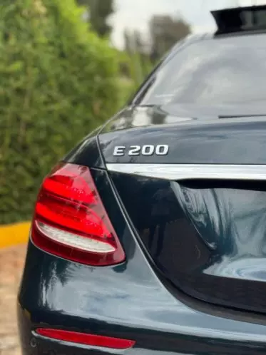 Mercedes-Benz E200
