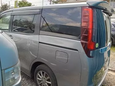 Toyota Noah Hybrid