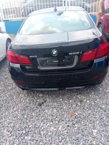 BMW 528i