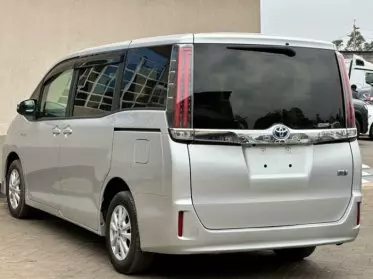 Toyota Noah Hybrid