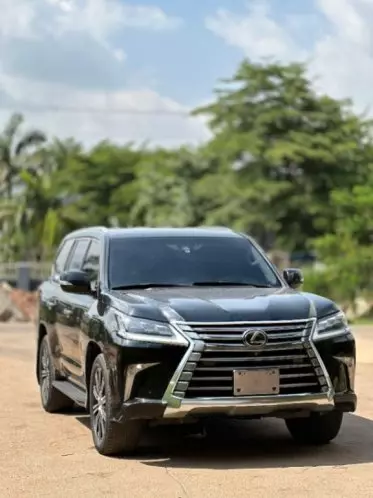 Lexus 570