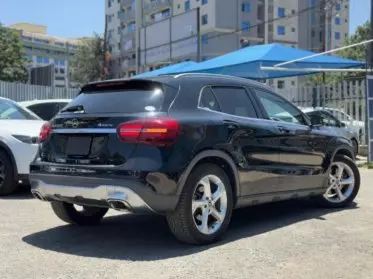 Mercedes-Benz GLA 220