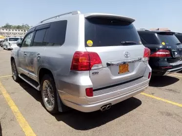 Toyota Landcruiser  V8