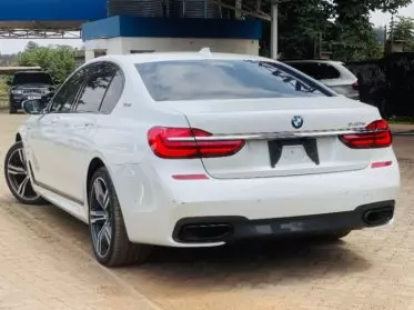 BMW 740
