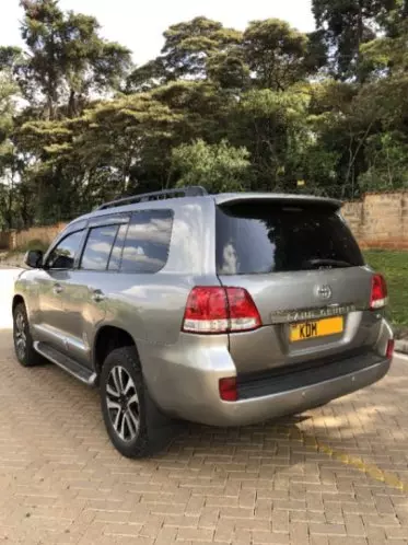 Toyota Landcruiser  V8