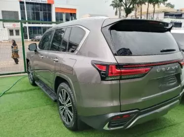 Lexus LX 600