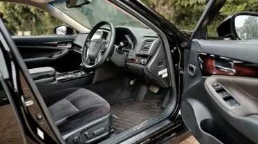 Toyota Crown Royal saloon