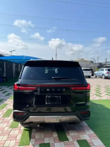 Lexus LX 600