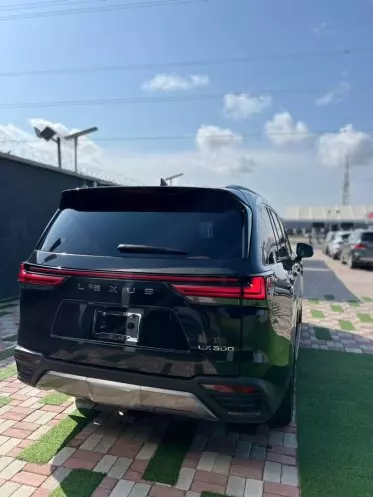 Lexus LX 600