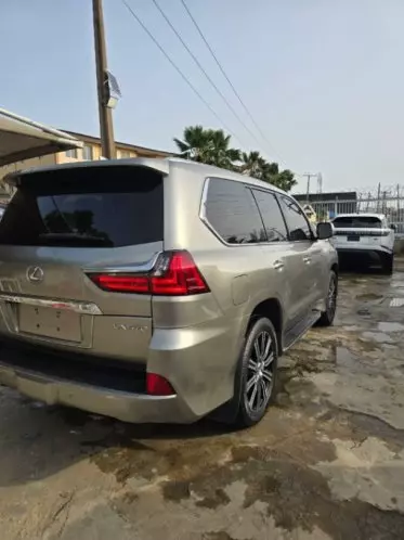 Lexus LX 570