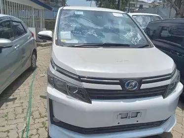 Toyota Voxy Hybrid
