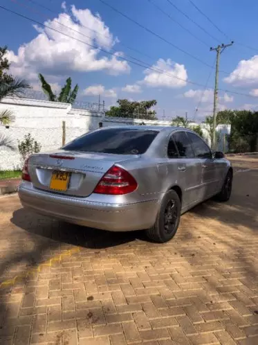 Mercedes-Benz E 200
