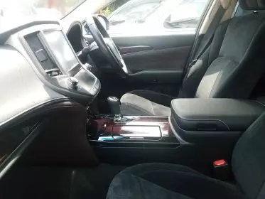 Toyota Crown Royal saloon Hybrid