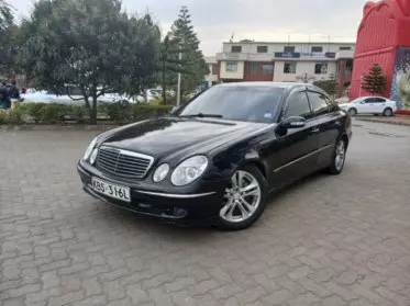 Mercedes-Benz E200