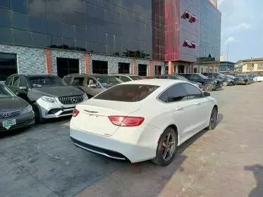Chrysler 200