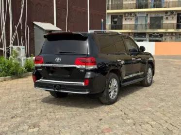 Toyota Landcruiser 300 GXR