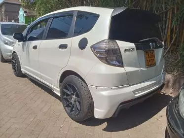 Honda Fit shuttle hybrid
