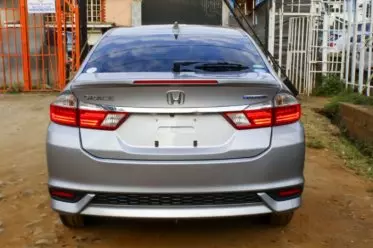 Honda Grace Hybrid