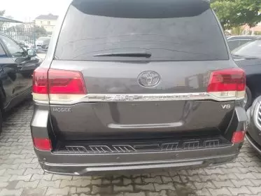 Toyota Land Cruiser VX