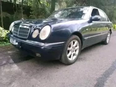 Mercedes-Benz E200