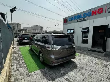 Toyota Sienna