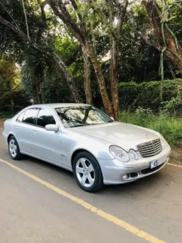 Mercedes-Benz E200