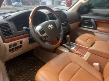 Toyota Land Cruiser V8