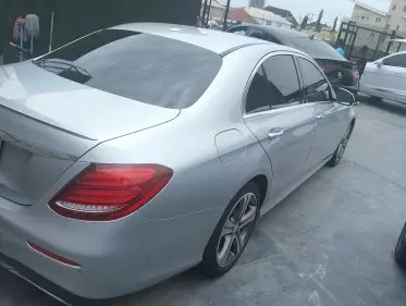 Mercedes-Benz E 300