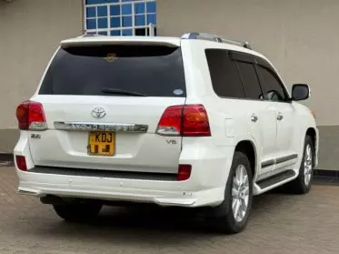 Toyota Land Cruiser V8