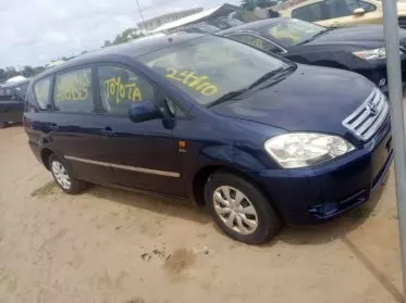 Toyota Avensis Verso