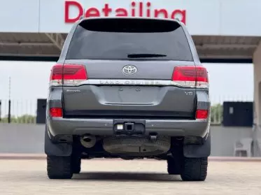 Toyota Landcruiser  V8