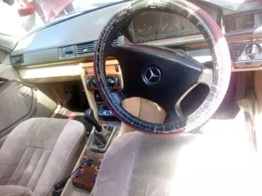 Mercedes-Benz 124