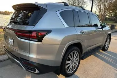 Lexus LX 600