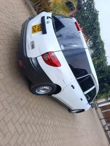 Nissan Advan 