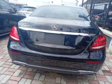 Mercedes-Benz E 300