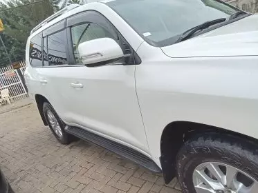Toyota Land Cruiser V8