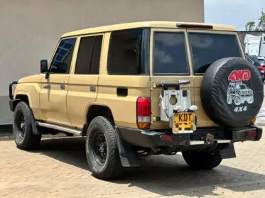 Toyota Landcruiser 76
