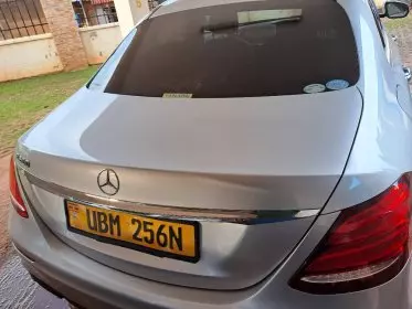 Mercedes-Benz E200