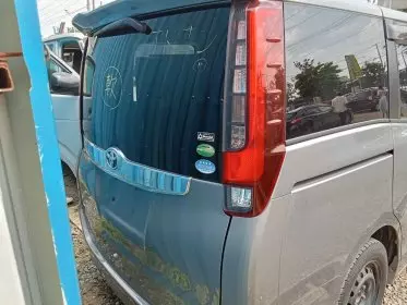 Toyota Noah Hybrid