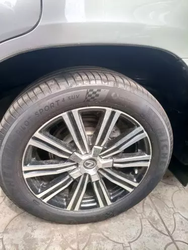 Lexus LX 570
