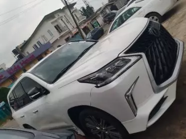 Lexus LX 570