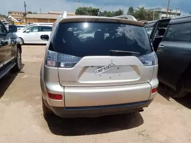 Mitsubishi OUTLANDER